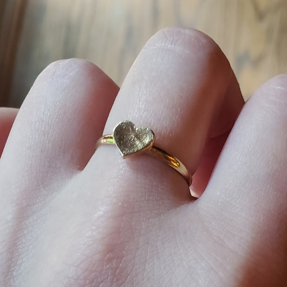NWOT Tiny Gold Heart Ring size 7 - Picture 9 of 13